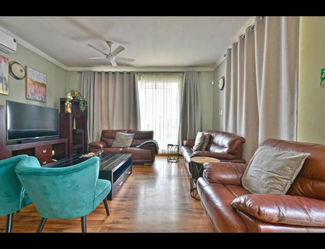 4 BEDROOM HOUSE FOR SALE IN OAKDENE